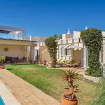 Do Farol Villa Estômbar